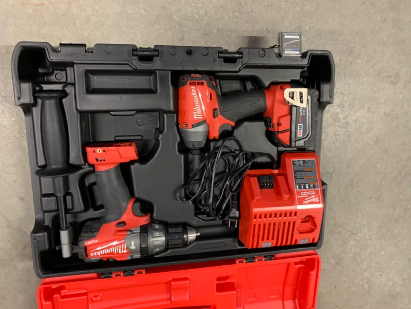 Milwaukee M18 FUEL 2-Tool Combo Kit w/ Circular Saw Tool 7 1/4” image indicator(7)