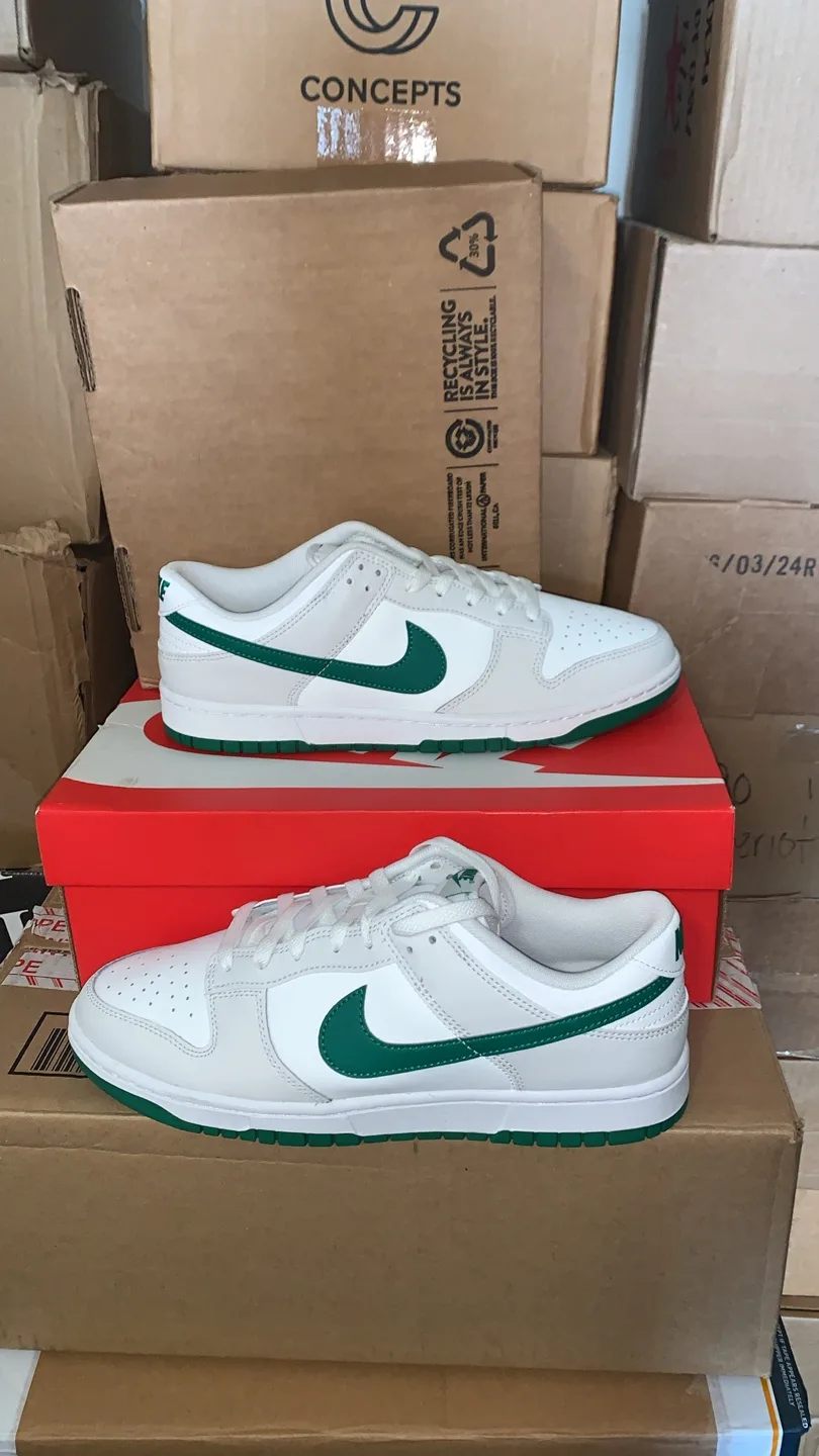 Brand new men’s Nike Dunk Low Retro White/Green Size 10 Men's thumbnail
