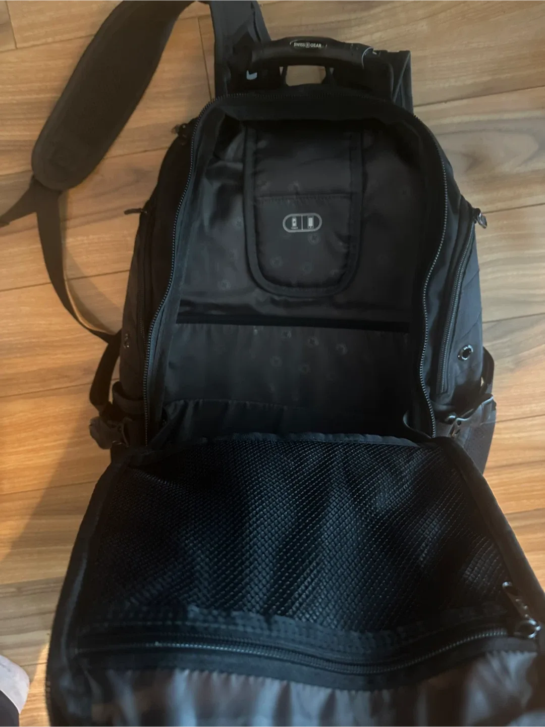 Back to School! Swiss Gear Black Backpack image indicator(3)