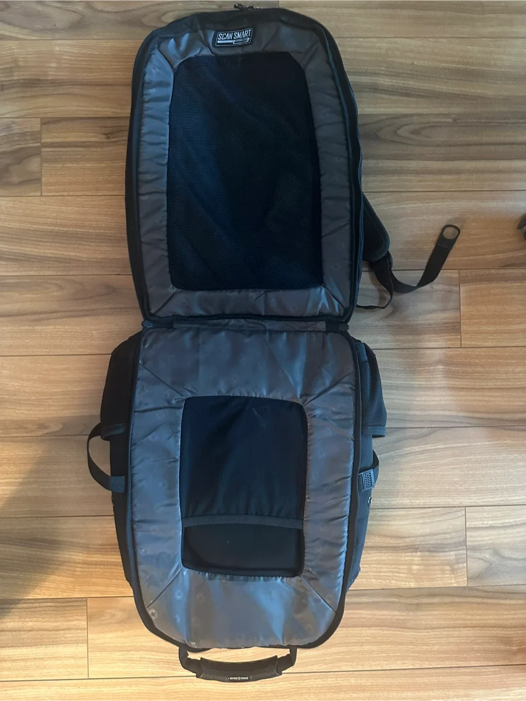 Back to School! Swiss Gear Black Backpack image indicator(4)