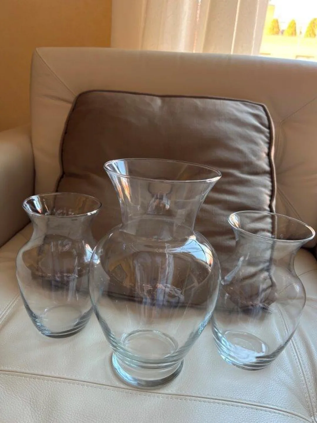 Set of 3 Clear Glass Vases thumbnail