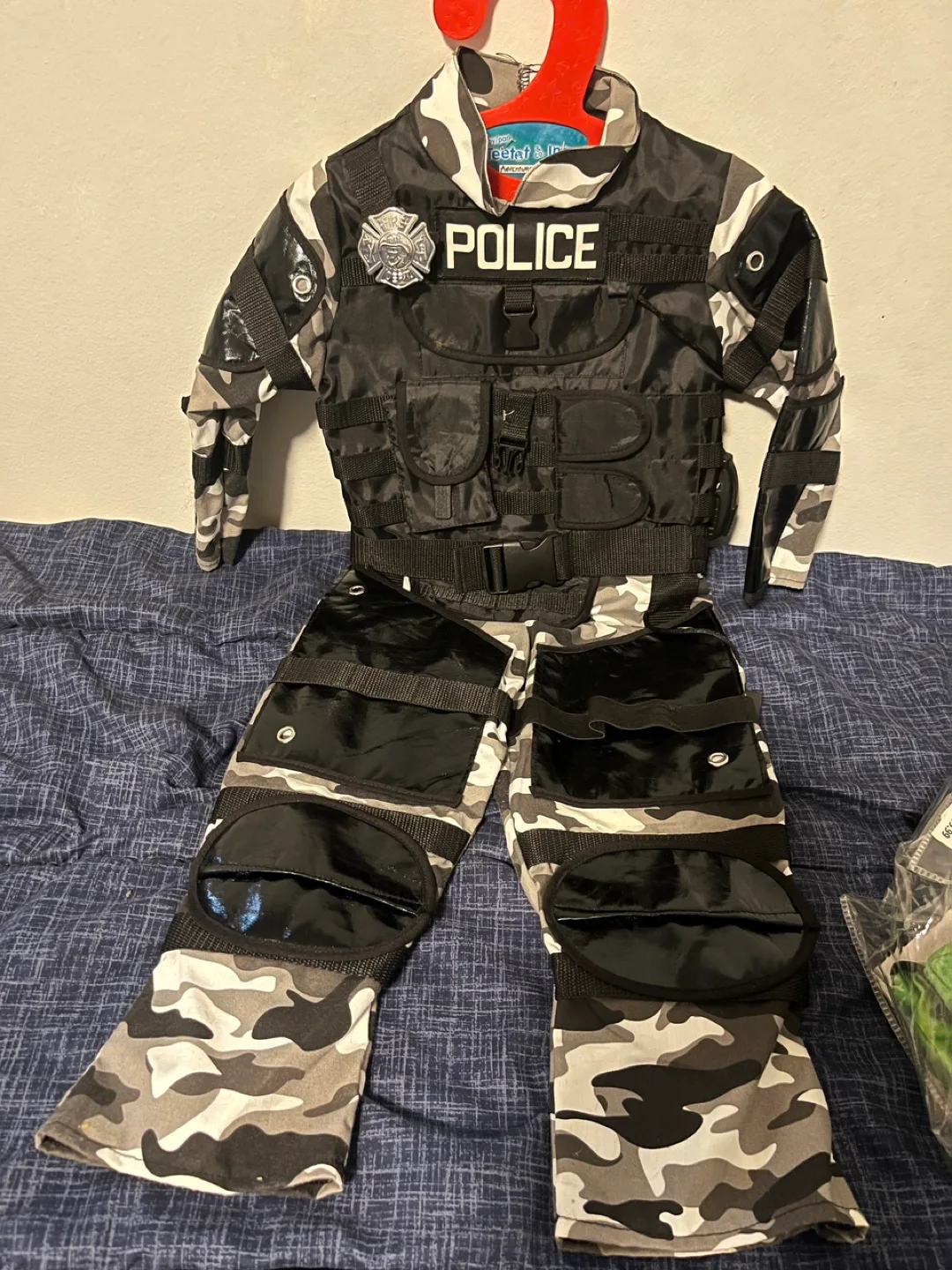 Kids' Five Nights at Freddy's Montgomery Gator Costume image indicator(3)