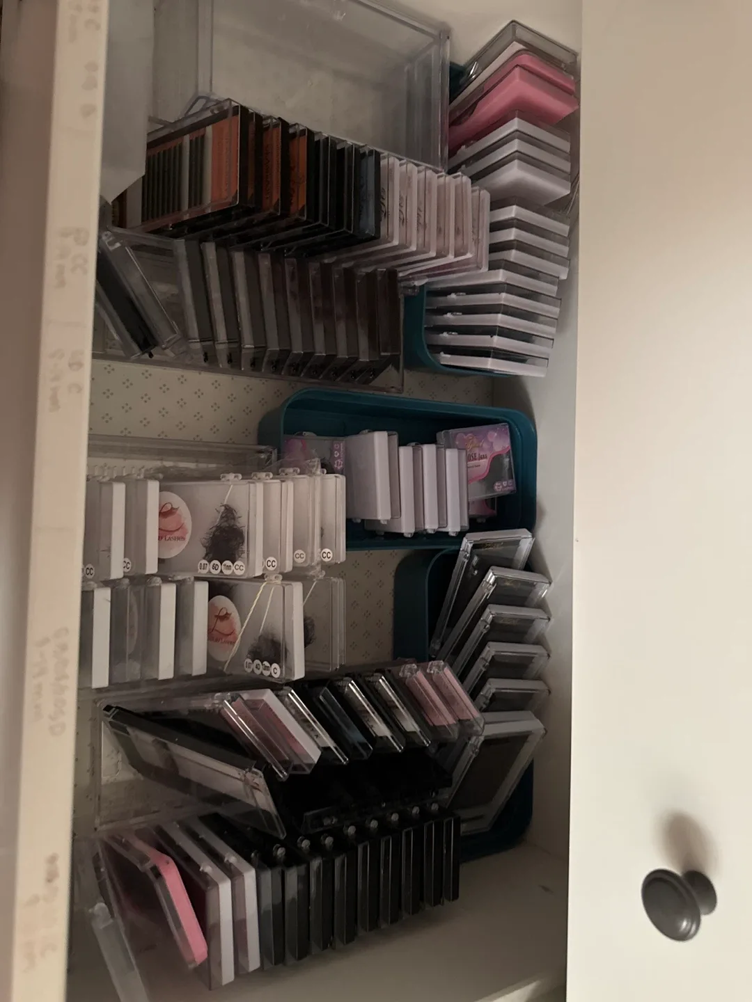 Eyelash Extensions trays thumbnail