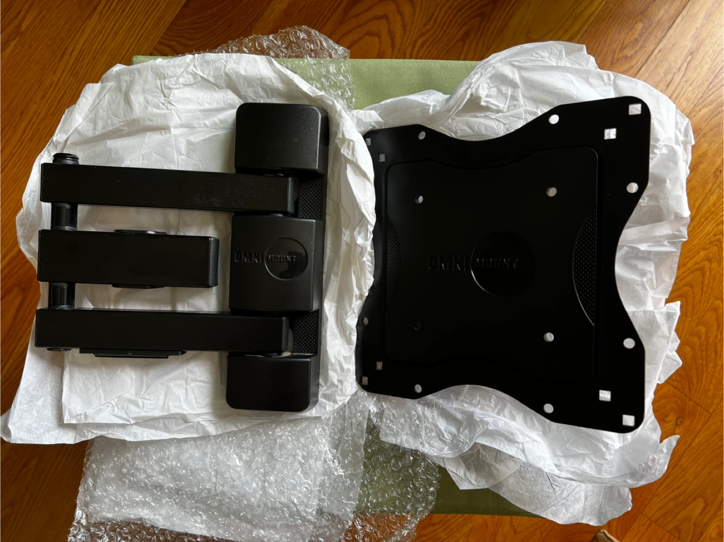 OmniMount TV Wall Mount (Black) 🥕