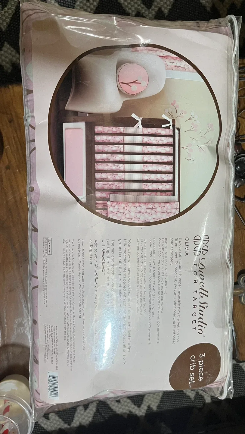 New Olivia 3-Piece Crib Set by DaVell Studio image indicator(3)