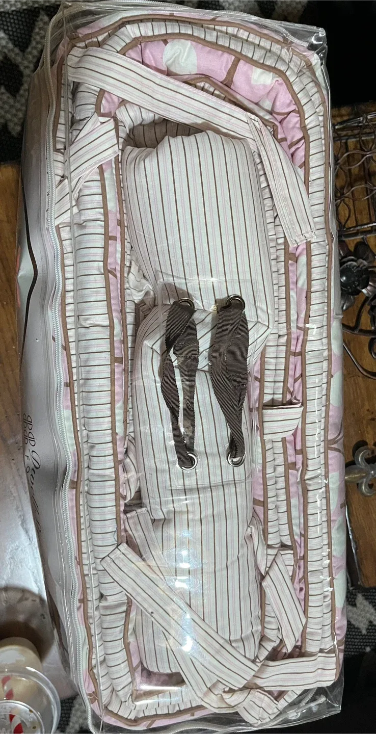 New Olivia 3-Piece Crib Set by DaVell Studio image indicator(2)