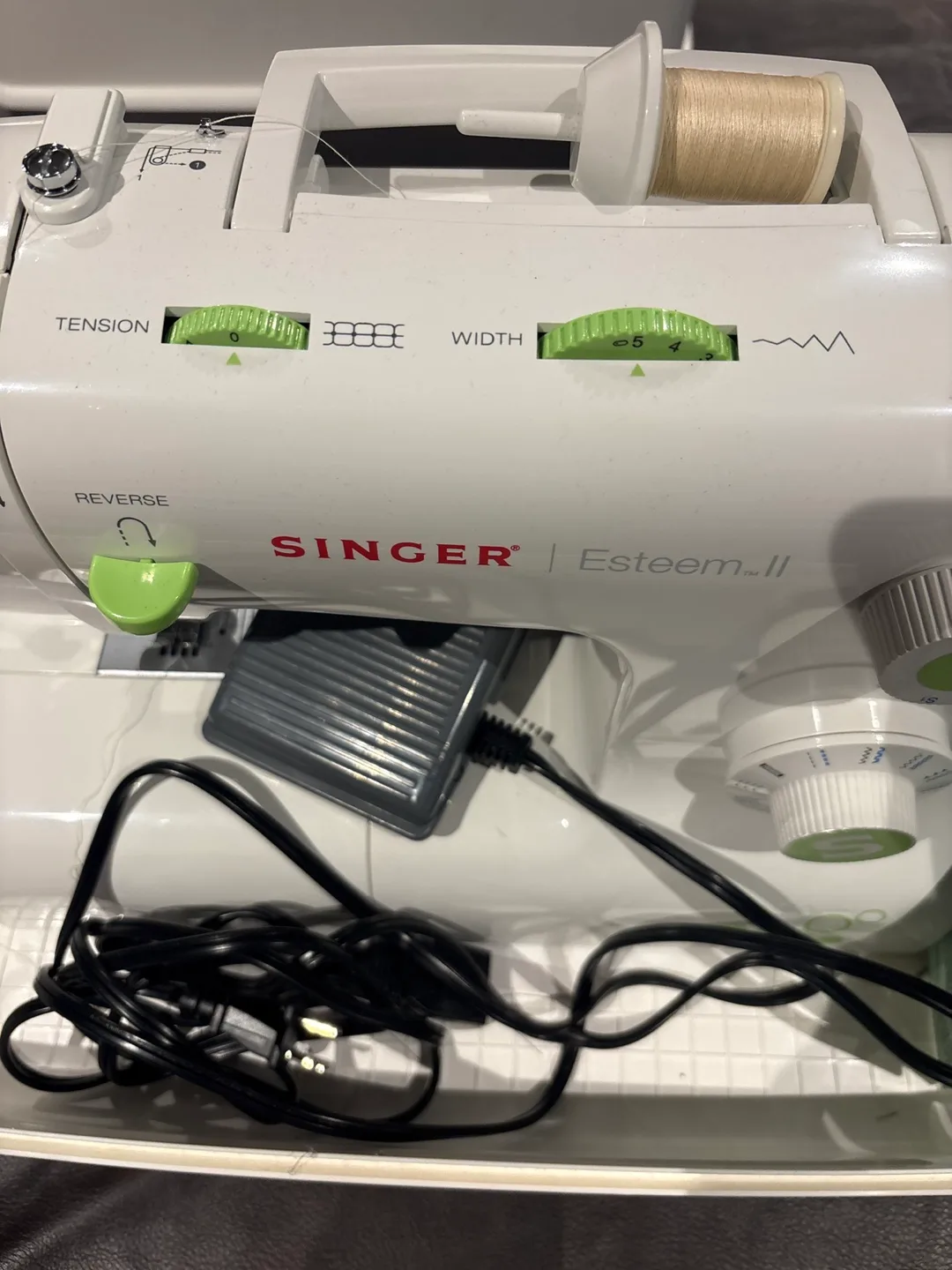 Singer Esteem II Sewing Machine image indicator(2)