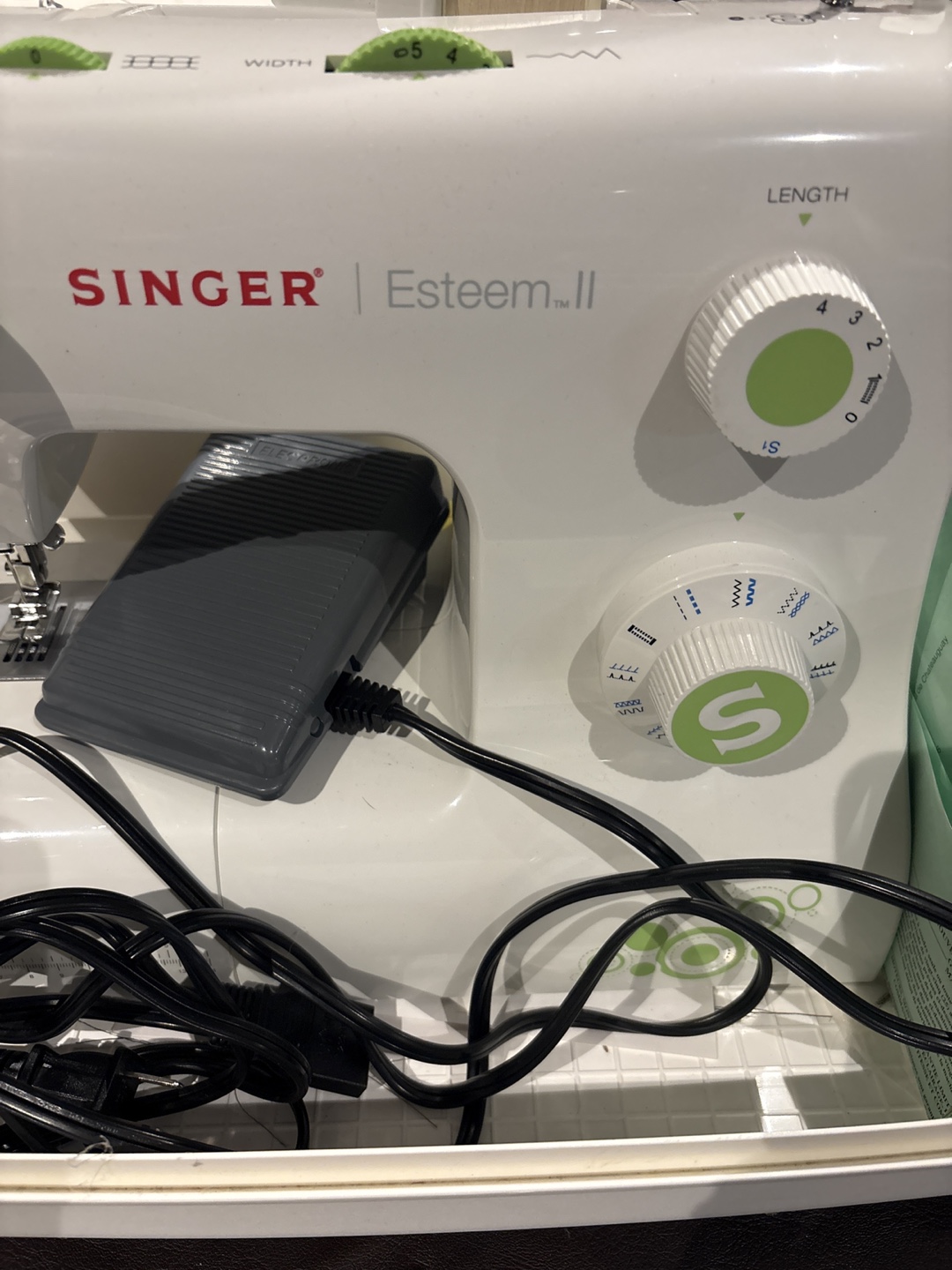 Singer Esteem II Sewing Machine