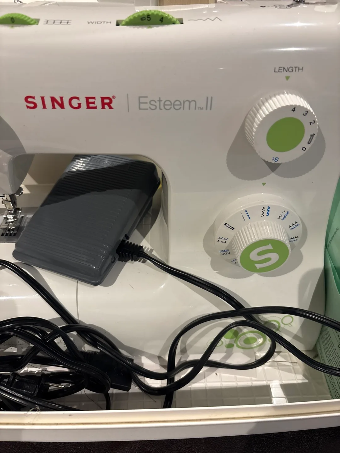 Singer Esteem II Sewing Machine thumbnail