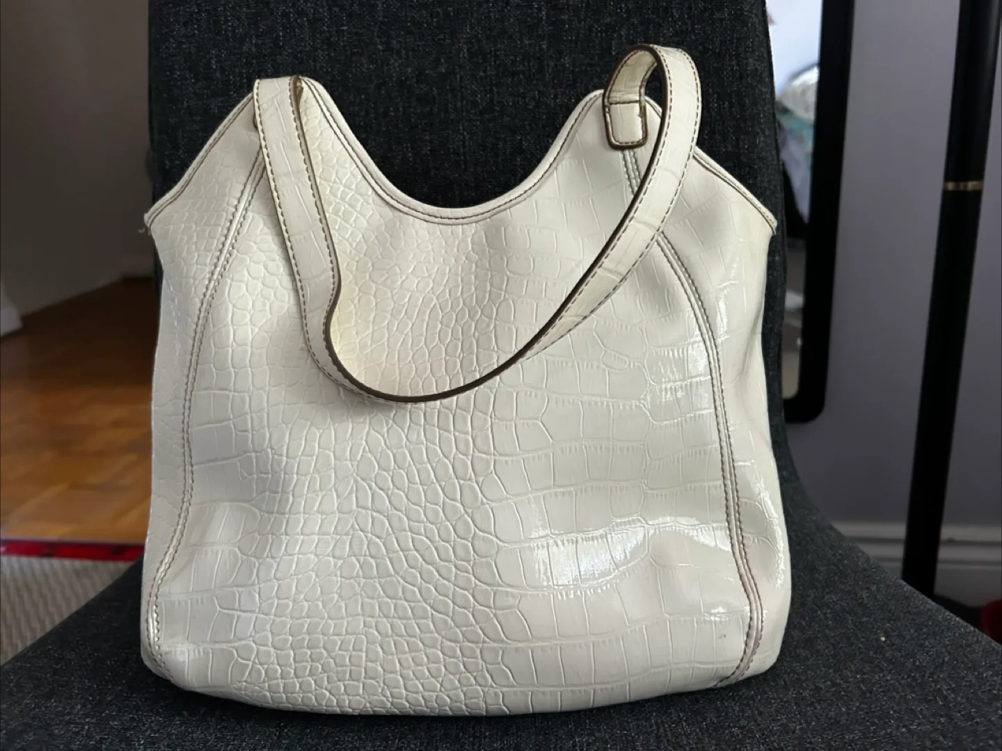 Nine & Co. White Croc Embossed Tote Bag image indicator(2)