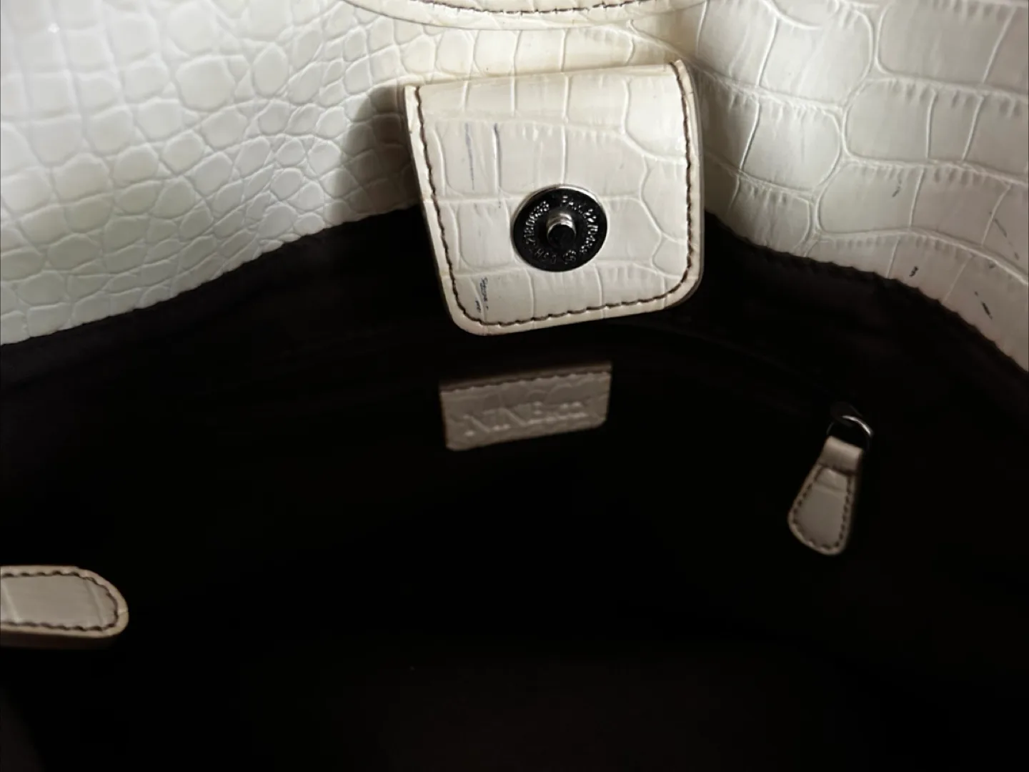 Nine & Co. White Croc Embossed Tote Bag image indicator(5)