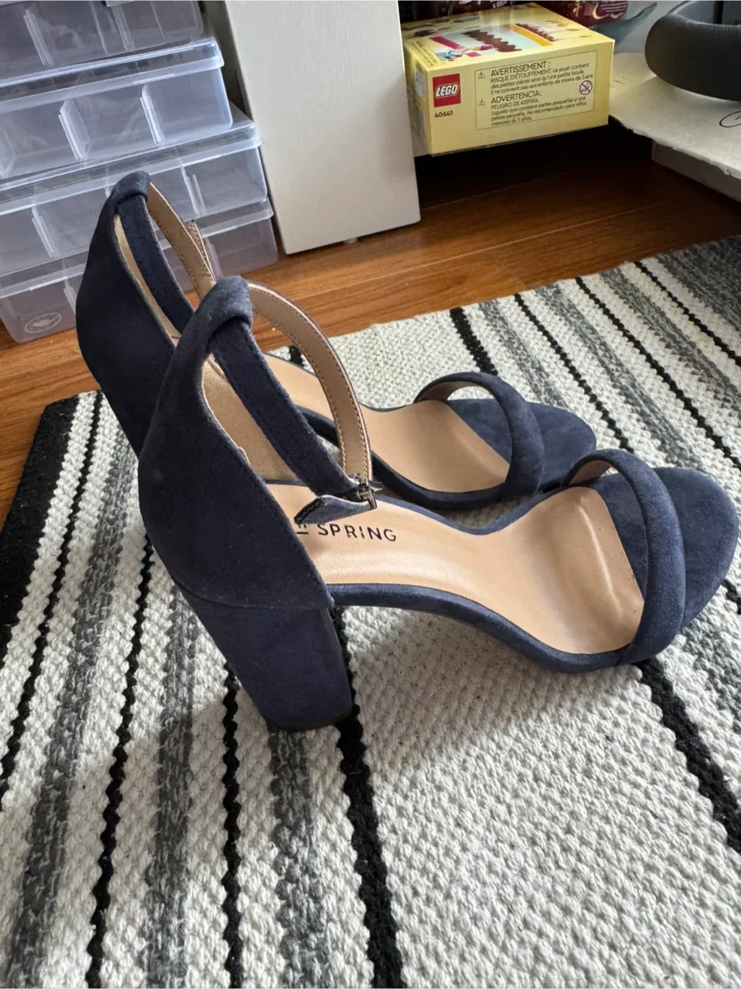 Navy blue heels size 8 image indicator(2)