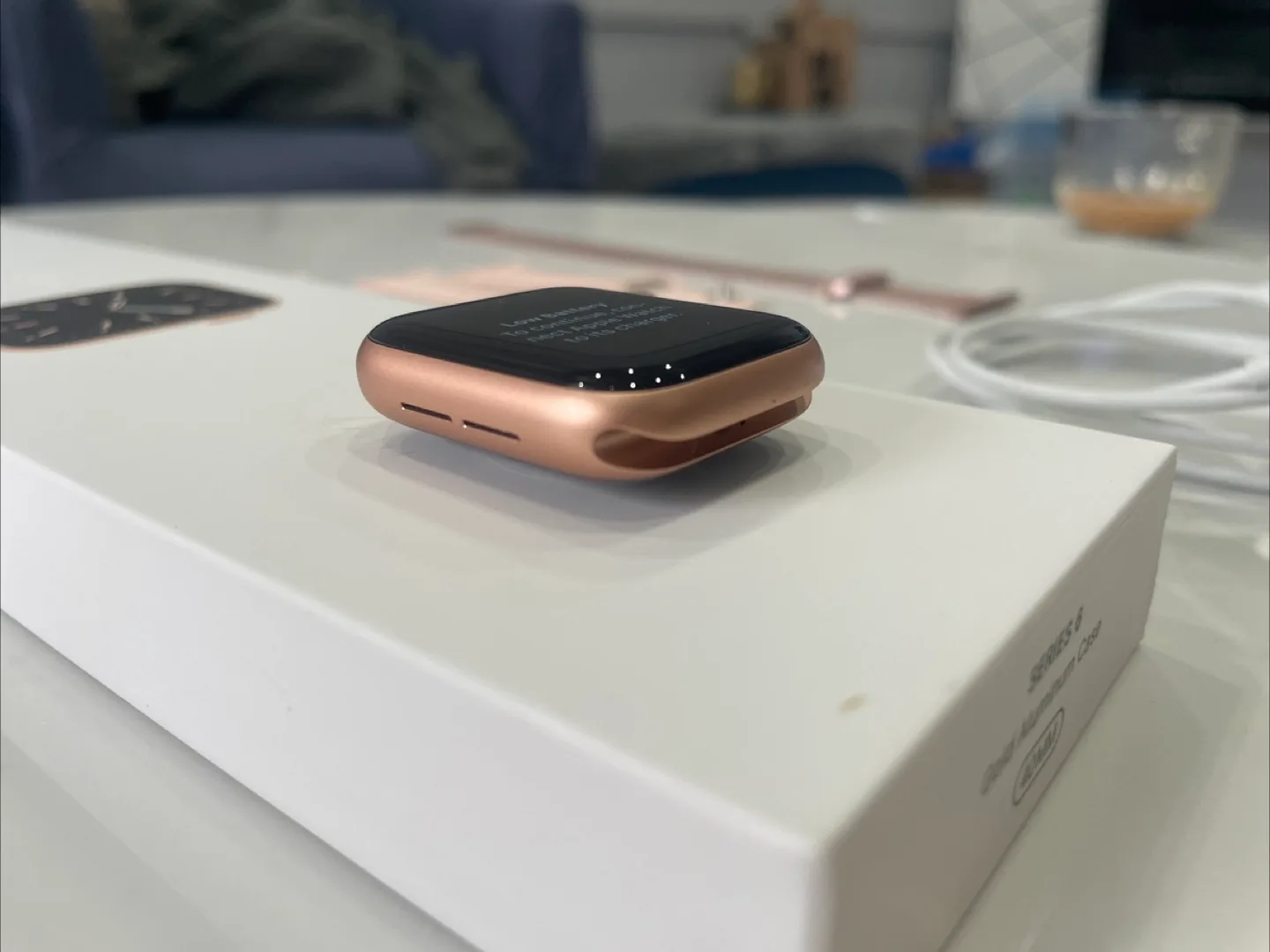 Apple Watch Series 6 Gold Aluminum Case image indicator(3)