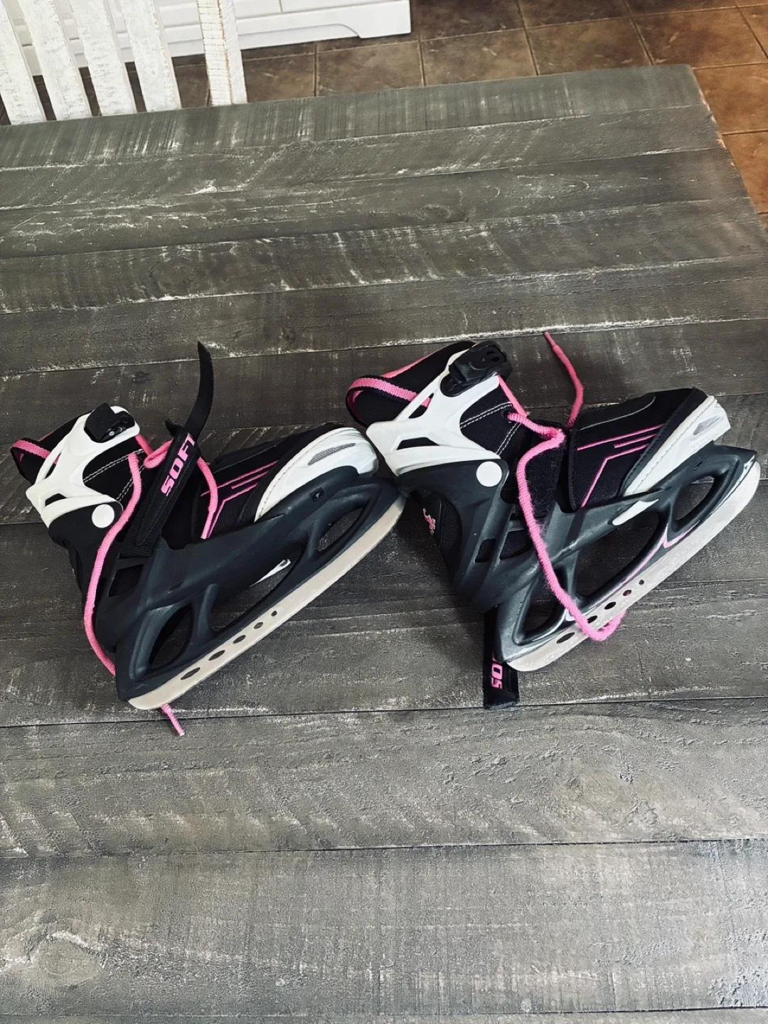 “SOFTEC” girl’s size J12-2 adjustable ice skates thumbnail