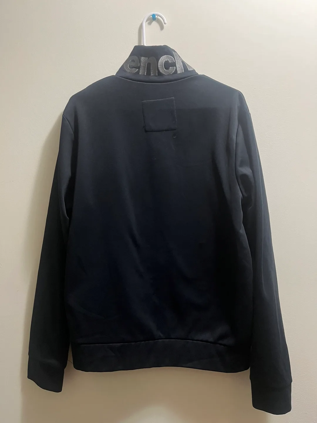 Bench Women’s Black sweater with Zip Closure sz L image indicator(2)