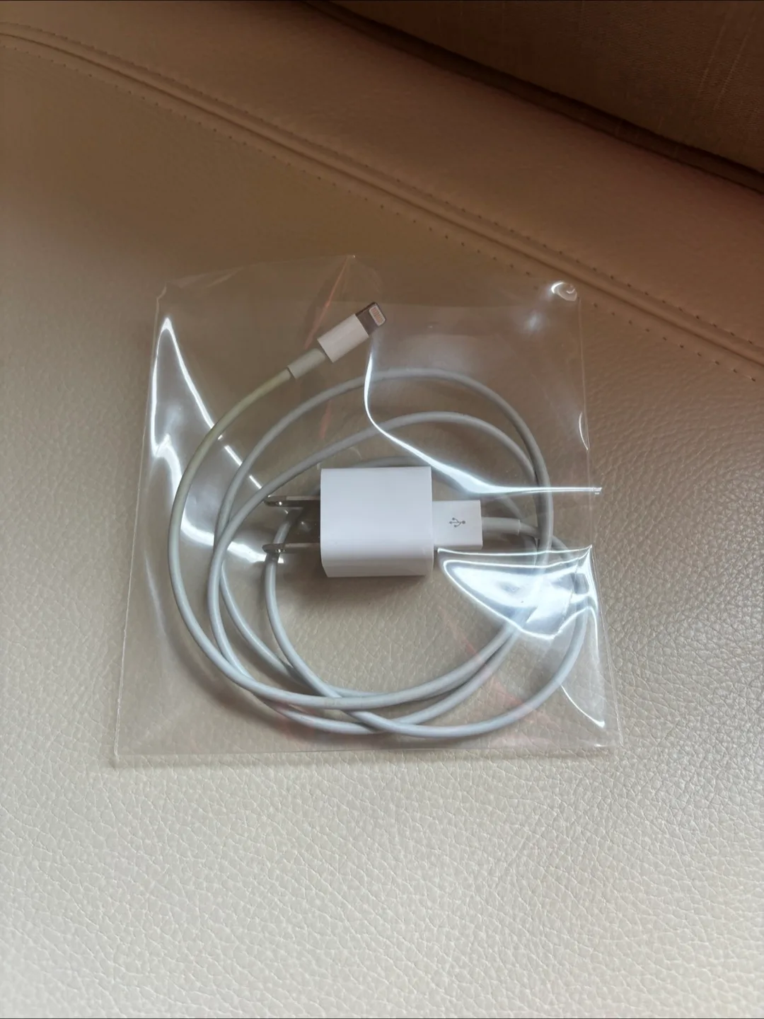 Apple iPhone Charger with lightning connector thumbnail