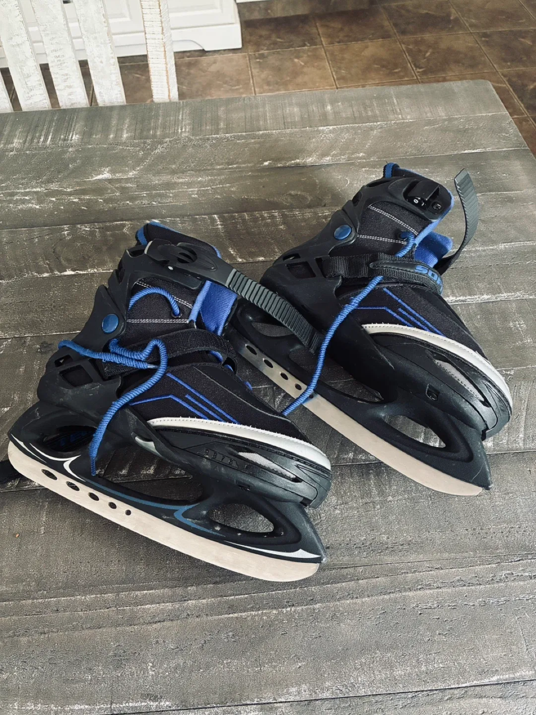 “SOFTEC” kids size 6-9 adjustable ice skates thumbnail