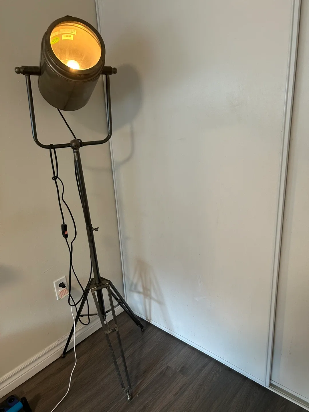 Industrial Style Floor Lamp image indicator(2)