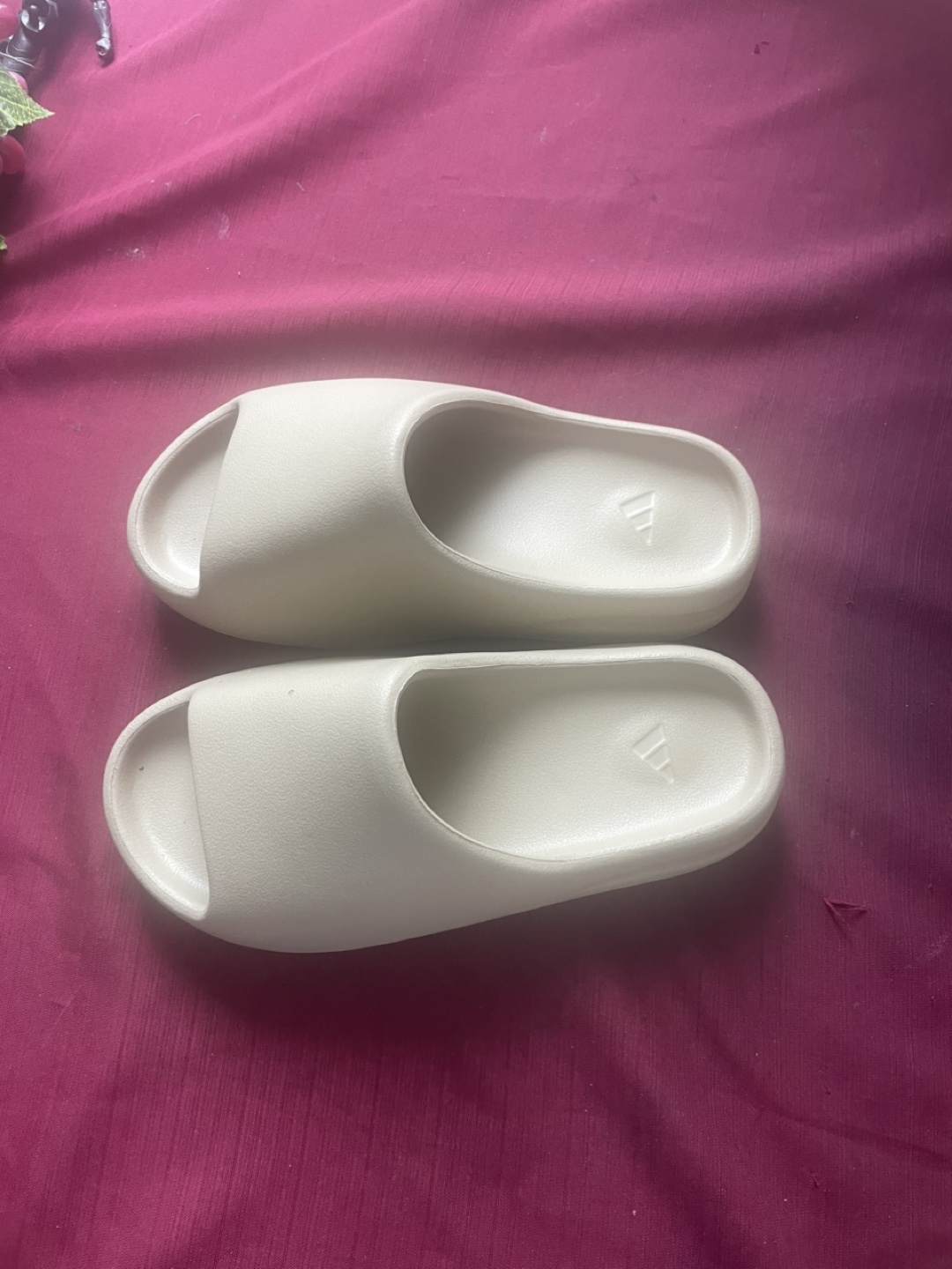 Adidas Yeezy Slides Size 9 - photo 3