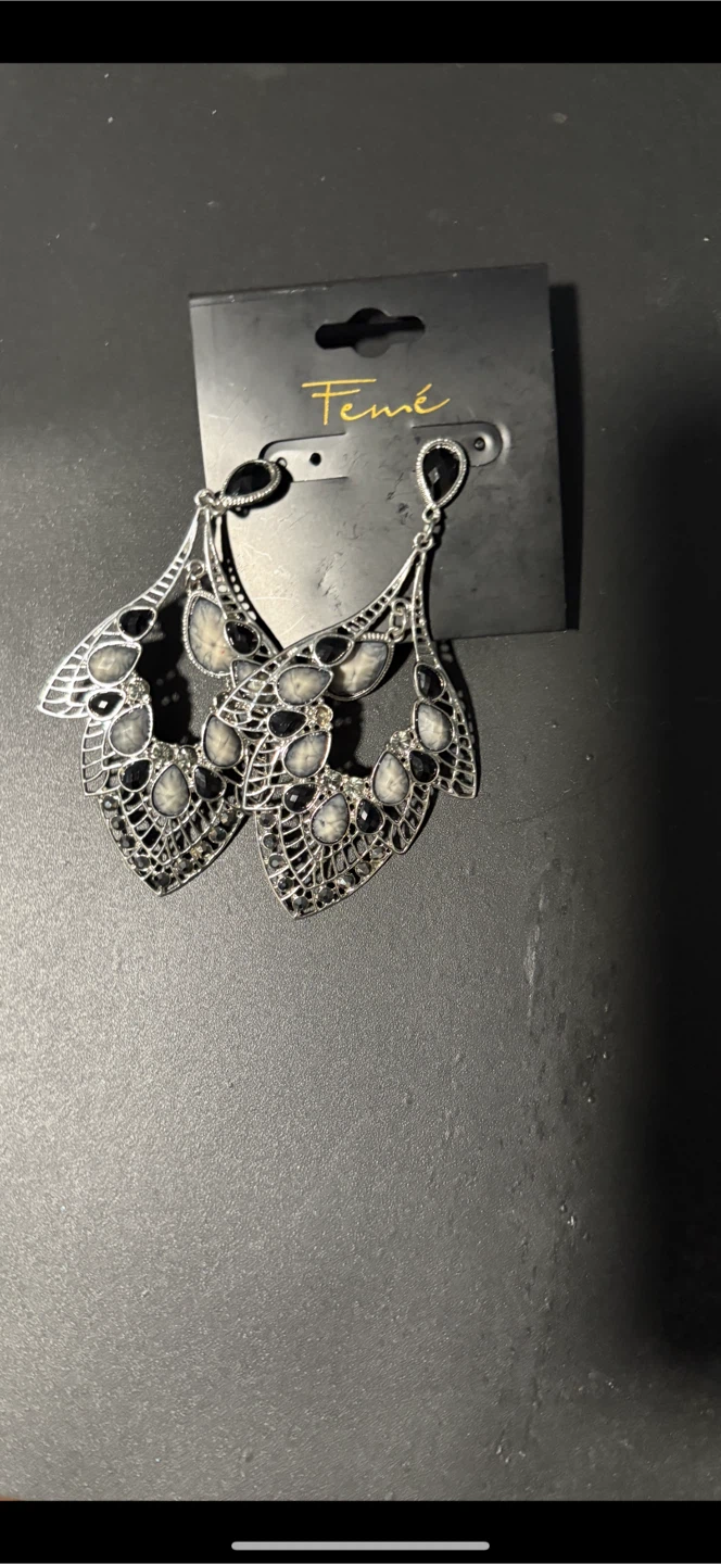 Femé Dangle Earrings - Silver & Black