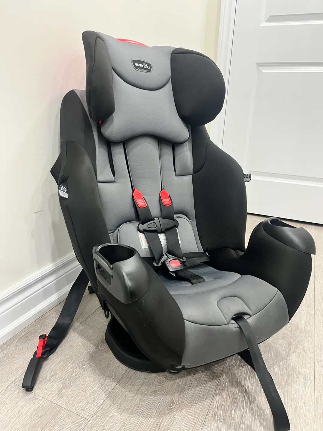 3 in 1 Evenflo Car Seat - Great Condition! thumbnail