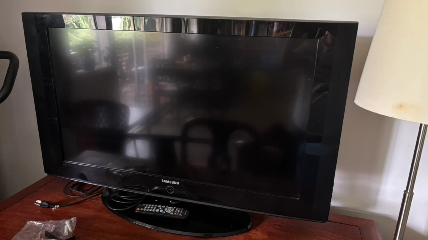 Samsung TV (40-45”)