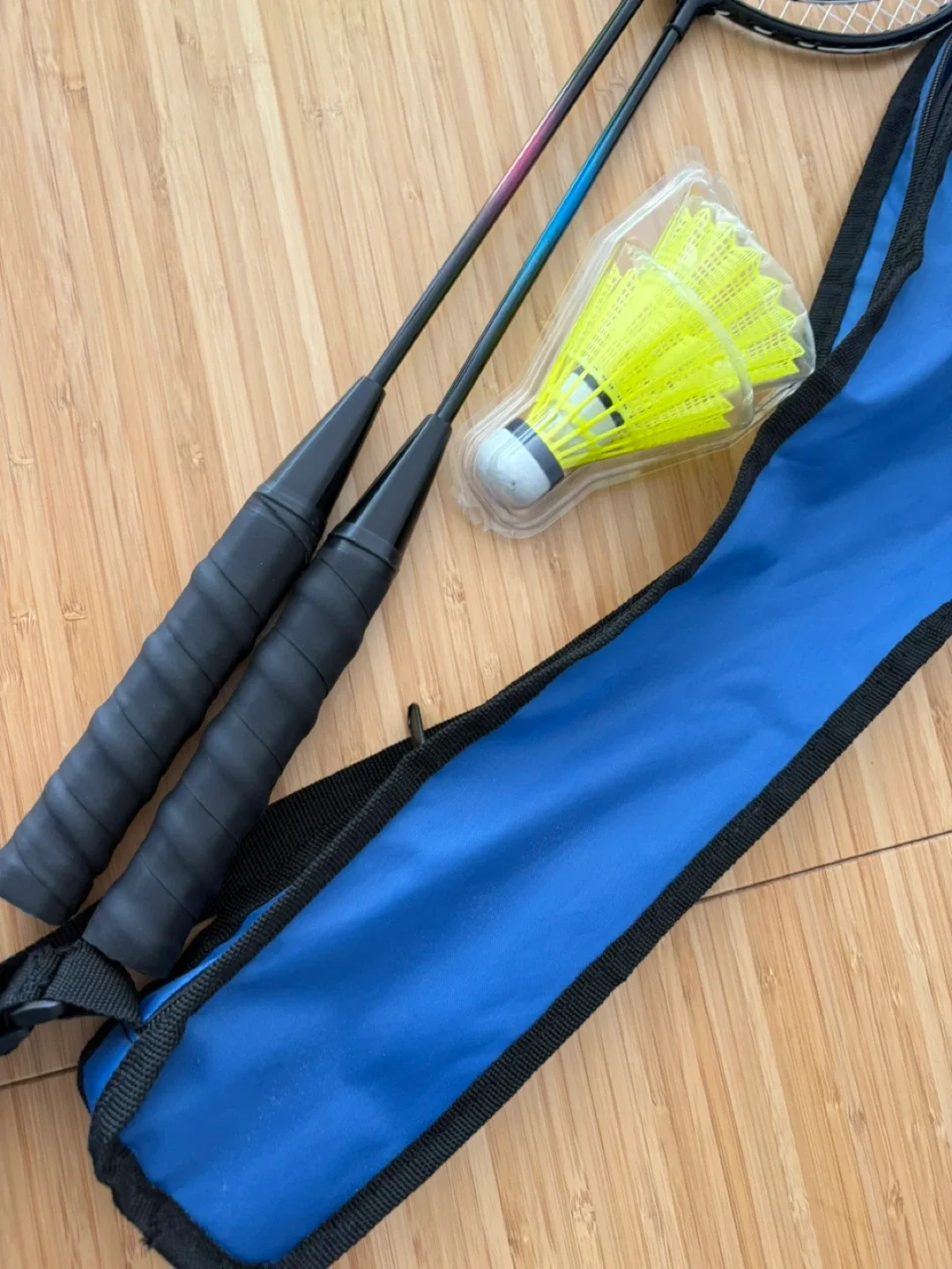 Keel Badminton Racket Set with Case image indicator(3)