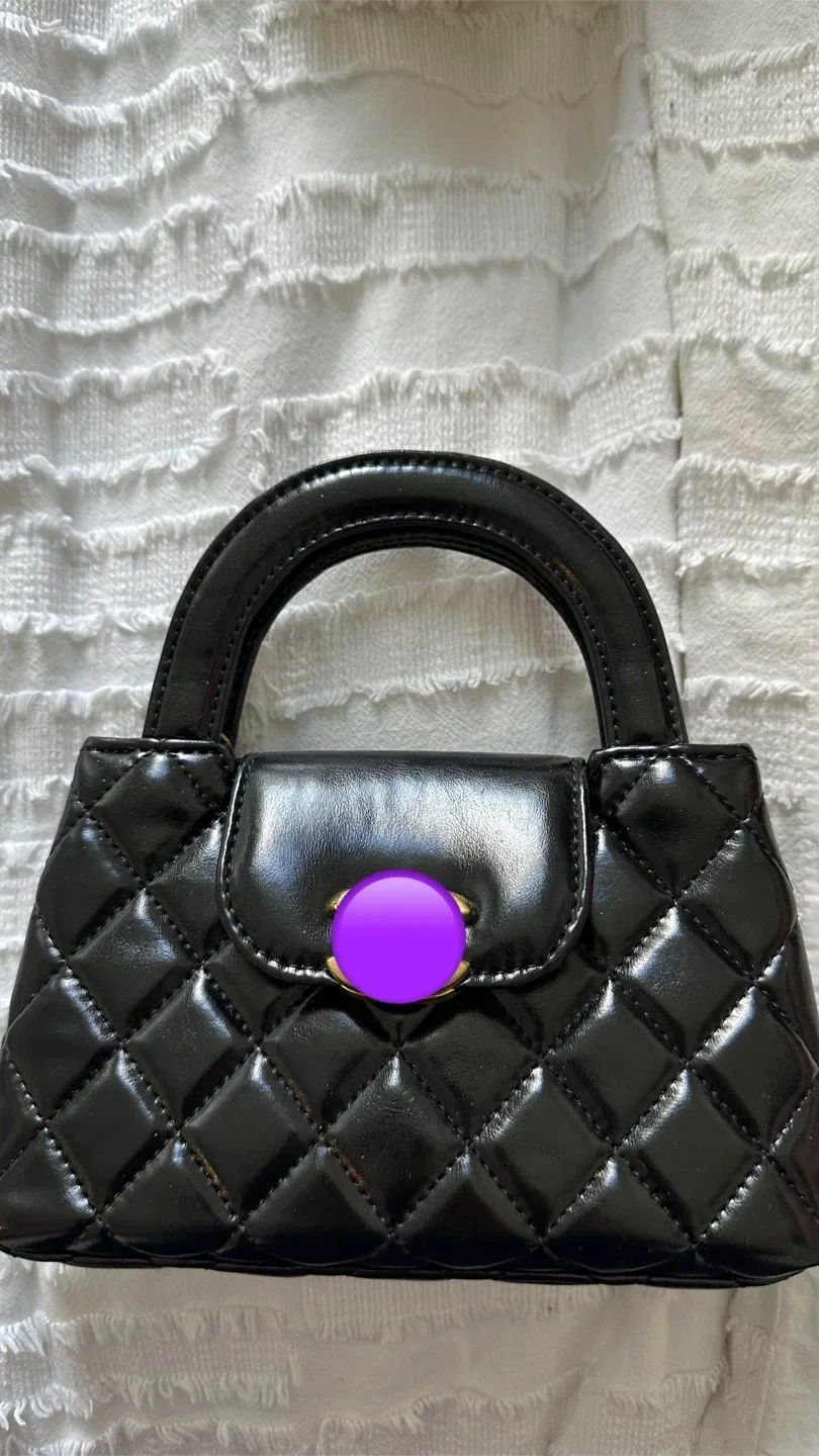 Black Quilted Handbag with Gold Chain thumbnail