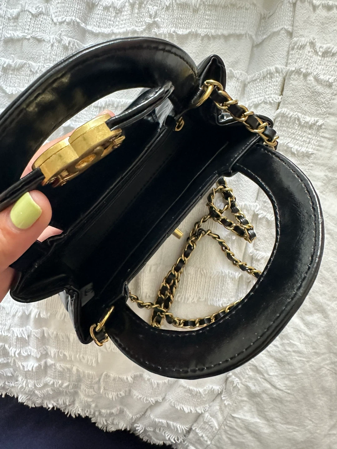 Black Quilted Handbag with Gold Chain - photo 3