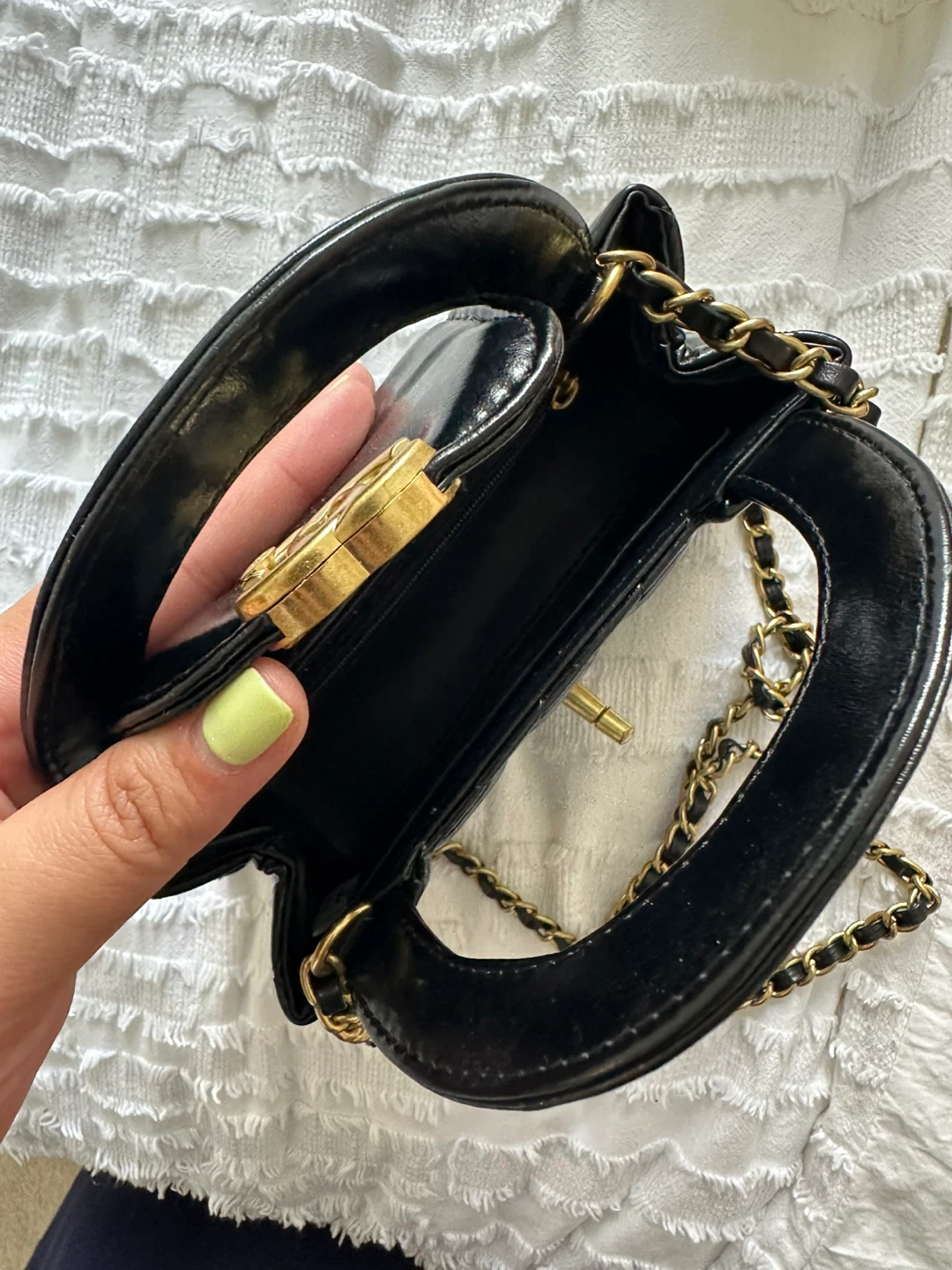 Black Quilted Handbag with Gold Chain - photo 2