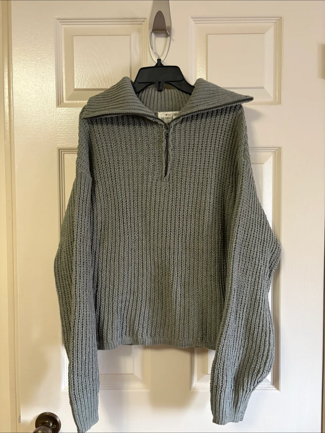 Poof Apparel Women’s Sweater NWT Gray Sz L thumbnail