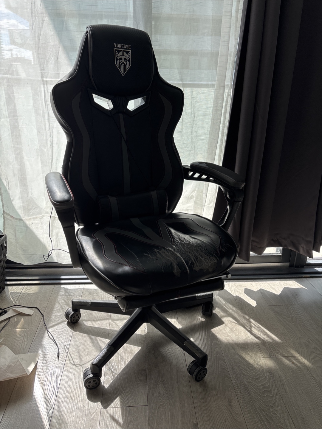 VONRESSE Gaming Chair - Used Condition