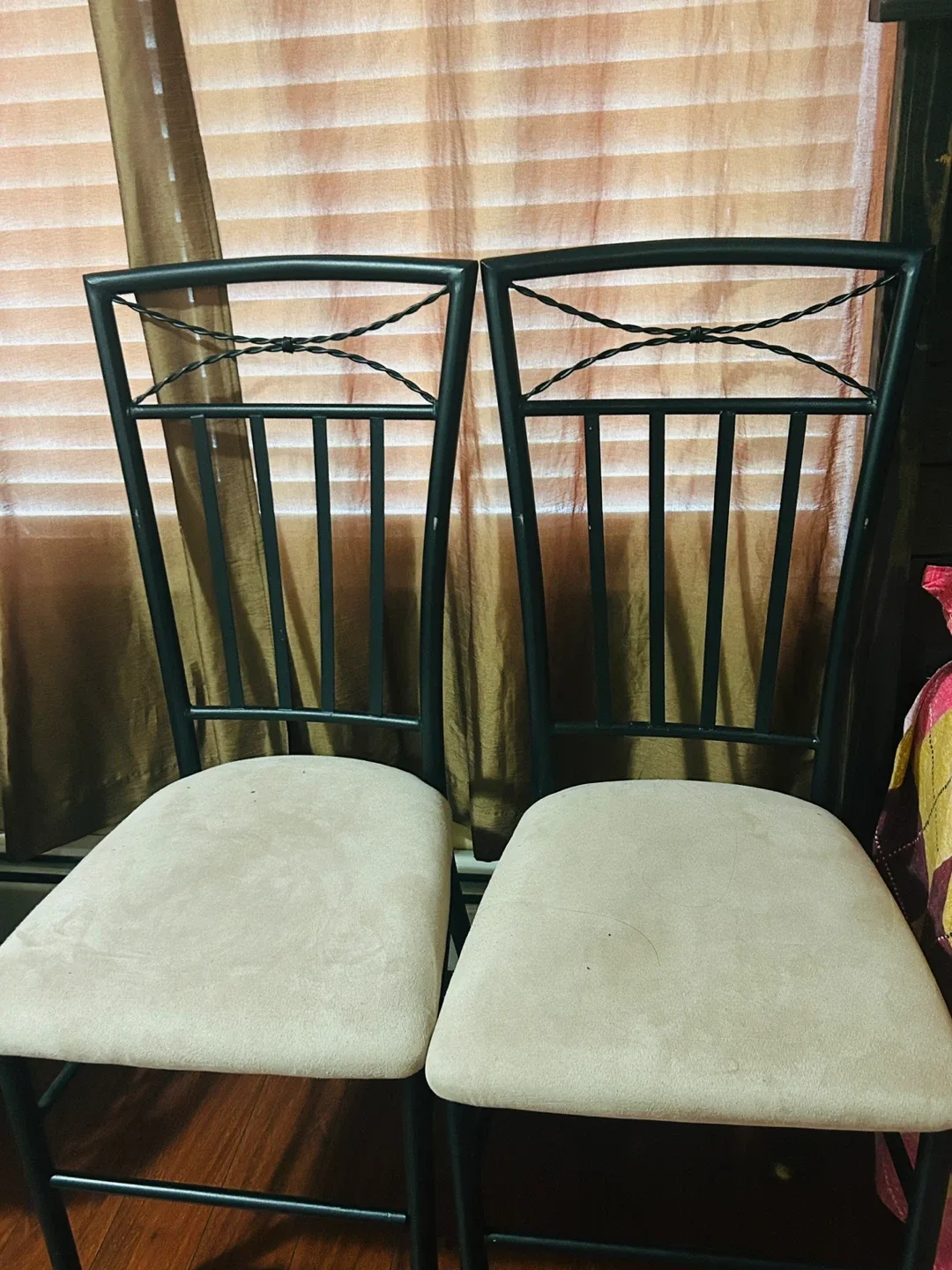 Large dining table with 2 chairs thumbnail