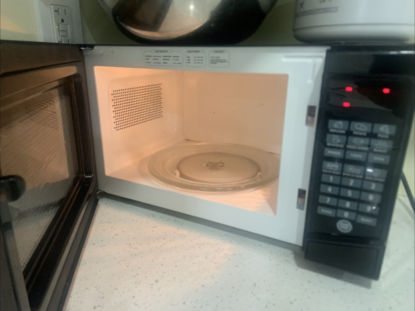 RCA Microwave - Black - photo 3