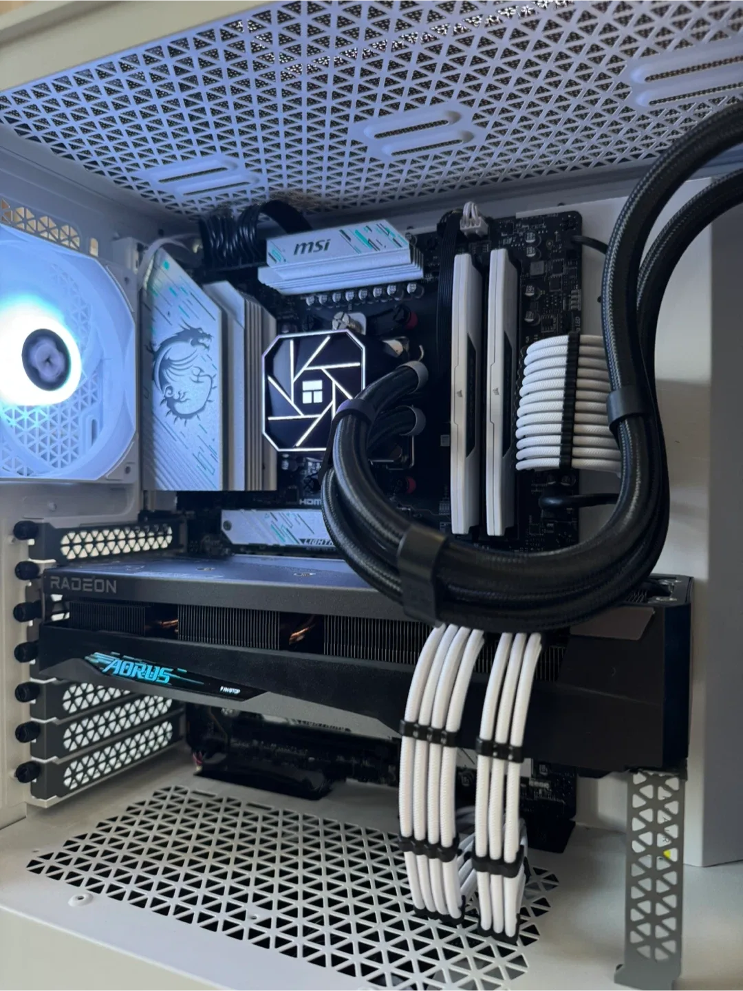 Gaming Pc (Ryzen 7 8700F + RX 6750XT + 32gb DDR5) image indicator(3)