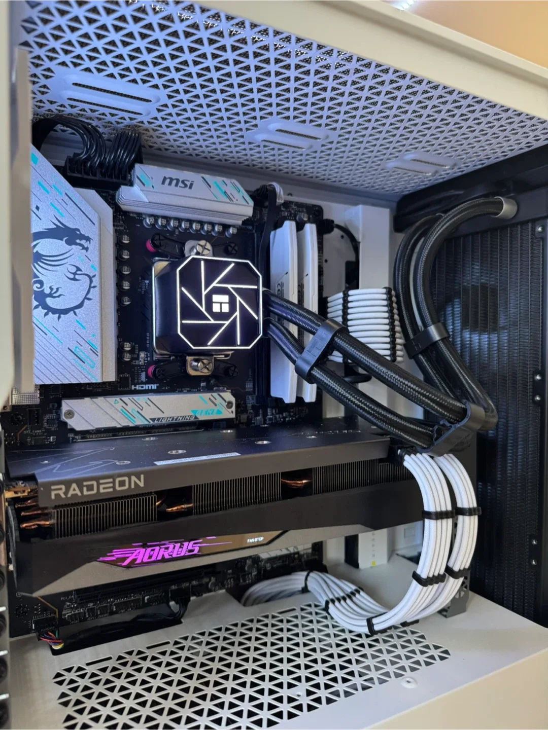 Gaming Pc (Ryzen 7 8700F + RX 6750XT + 32gb DDR5) image indicator(4)