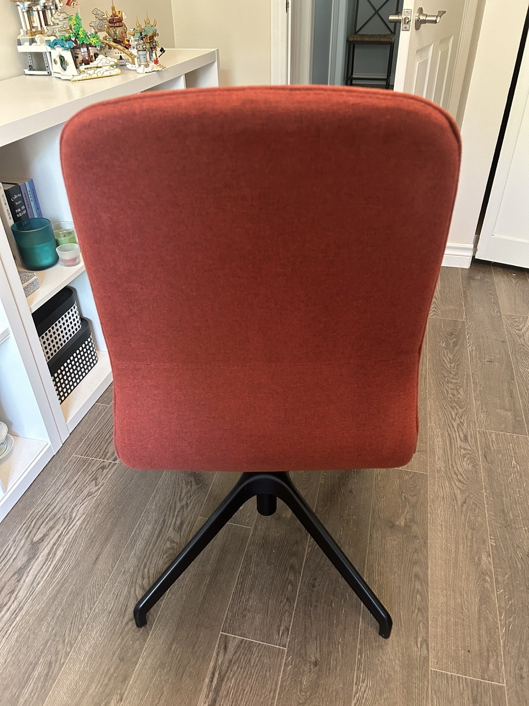 Red Swivel Desk Chair - photo 4