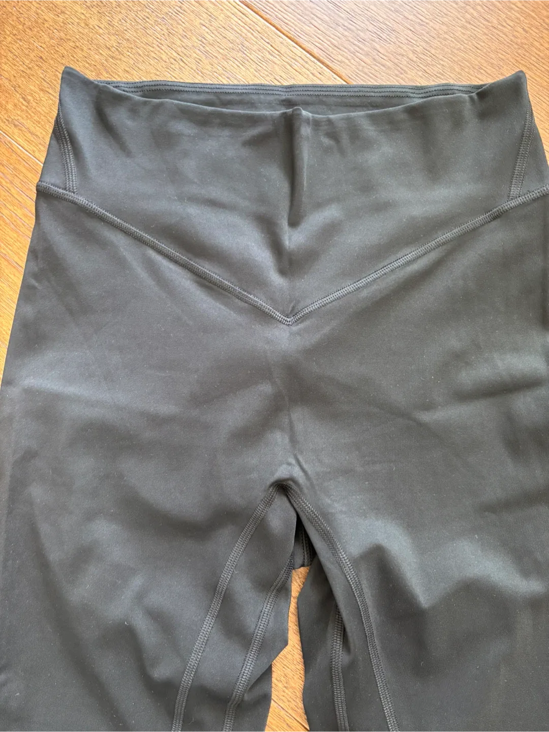 lululemon Breezethrough 25” image indicator(2)