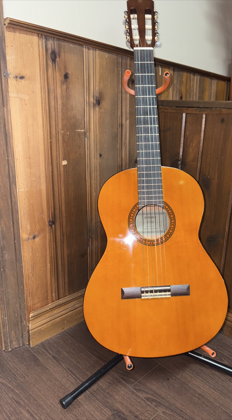 Yamaha CS40 Classical Guitar