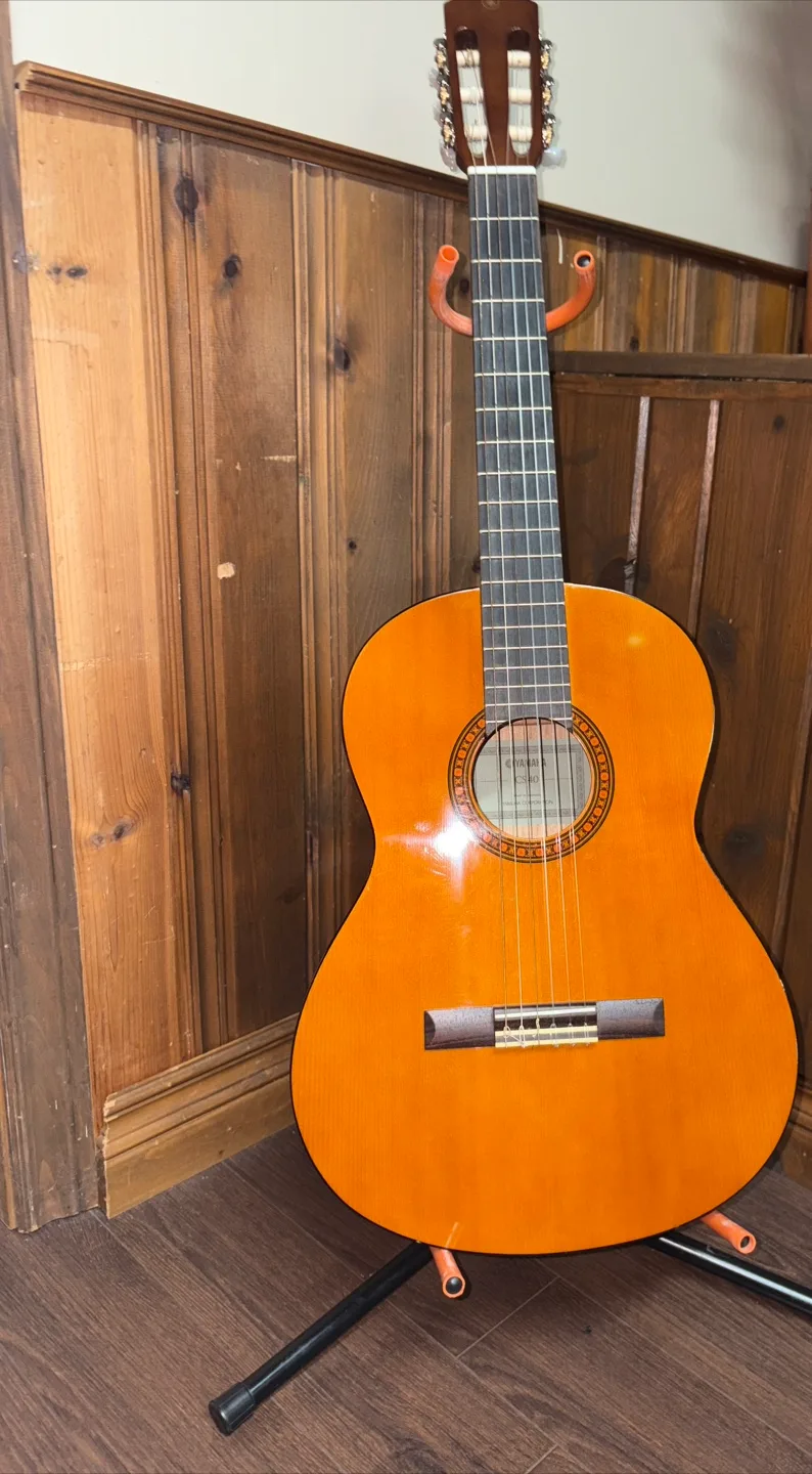 Yamaha CS40 Classical Guitar thumbnail