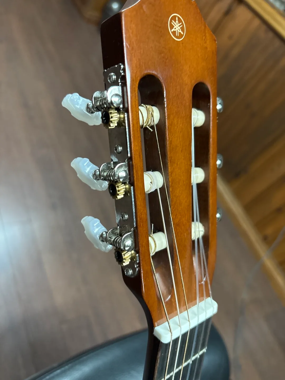 Yamaha CS40 Classical Guitar image indicator(3)