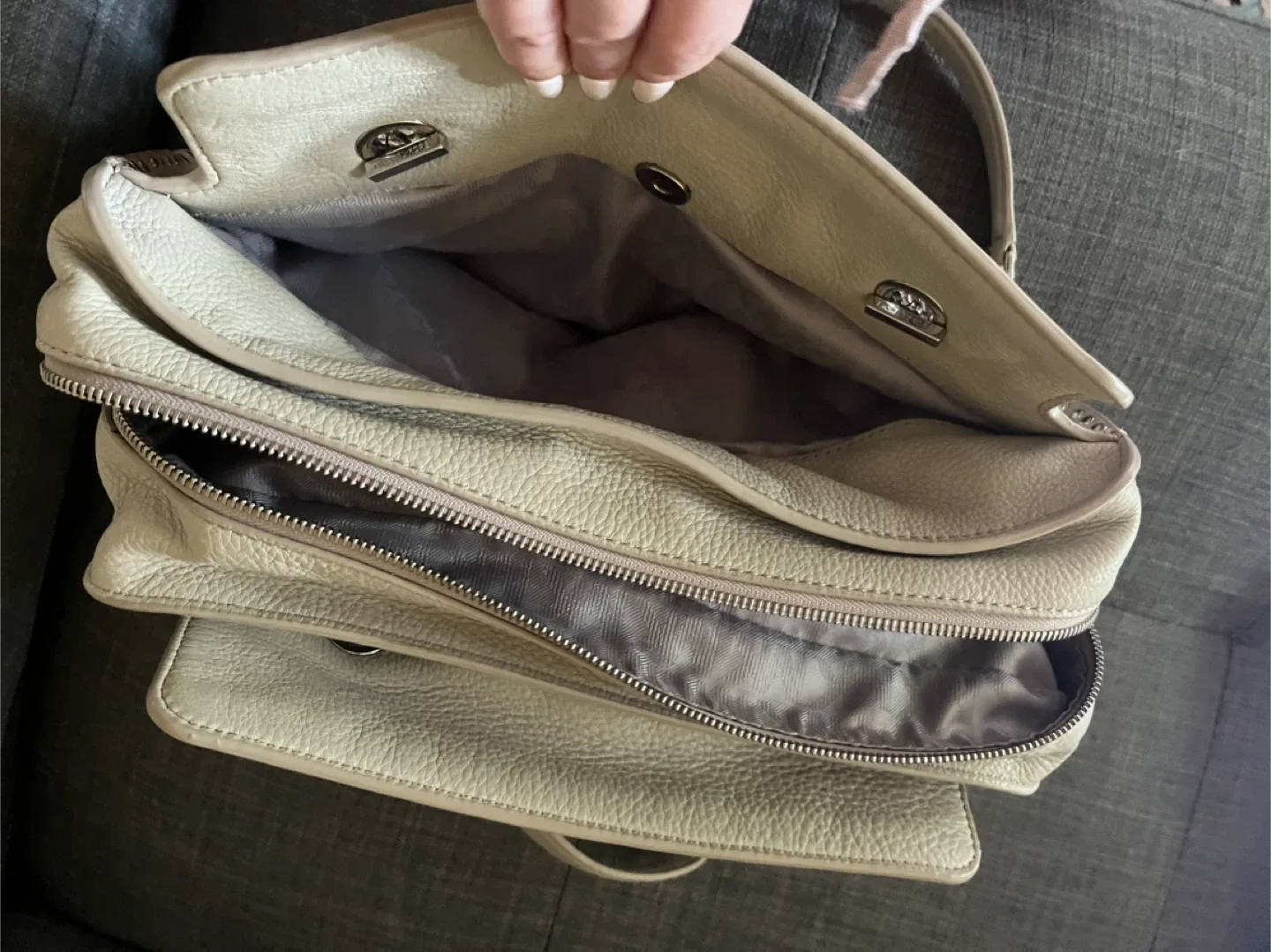 Michael Kors Leather Shoulder Bag image indicator(5)