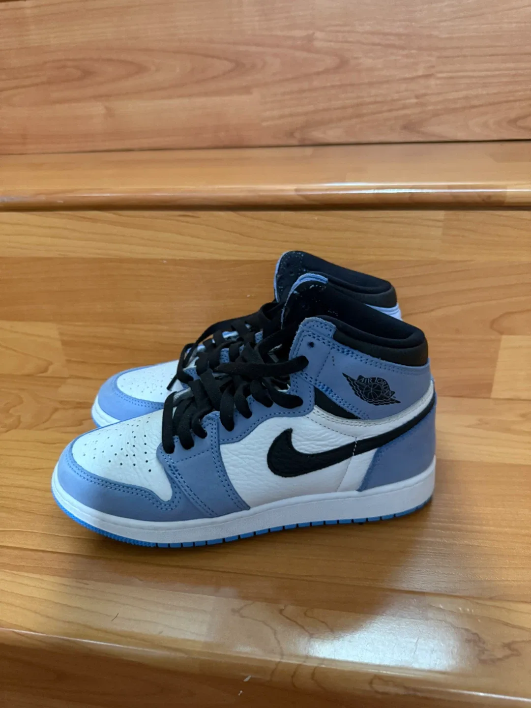 Nike Air Jordan 1 Hyper Royal, Size 6 image indicator(3)