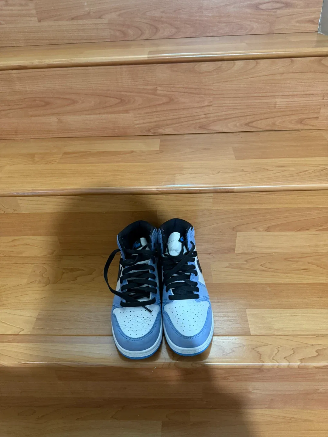 Nike Air Jordan 1 Hyper Royal, Size 6 image indicator(2)