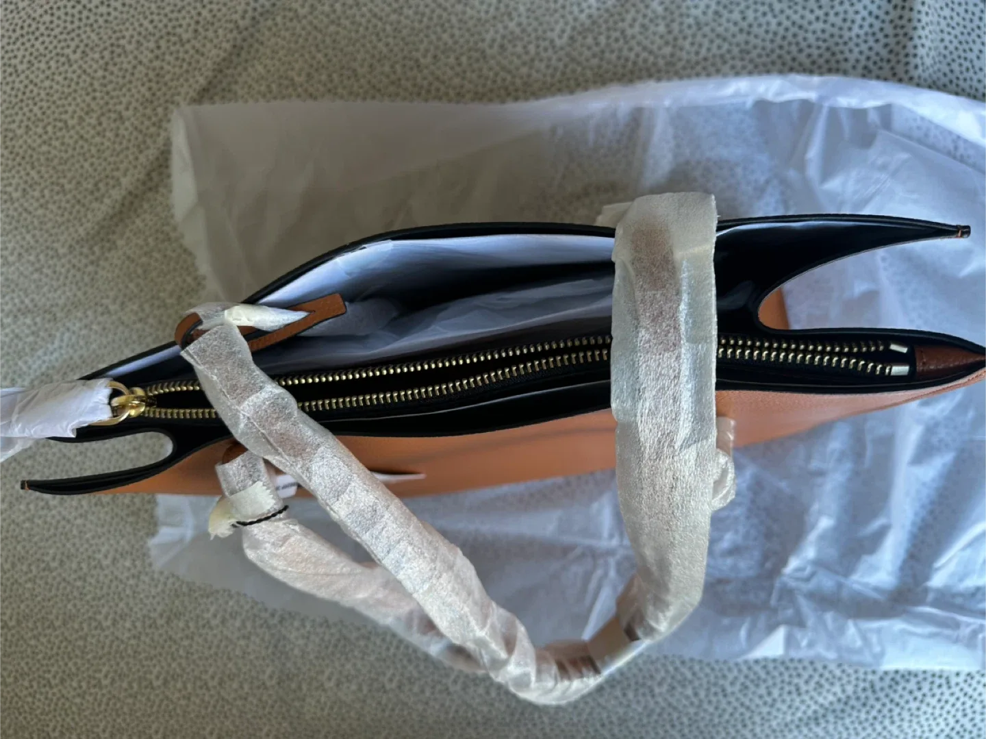 New Marc Jacobs M0015684 Smokey Almond Tote Bag image indicator(5)