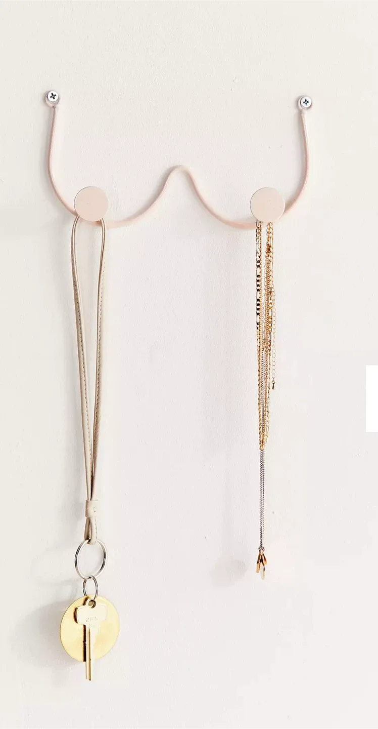 Urban Outfitters Hook image indicator(2)