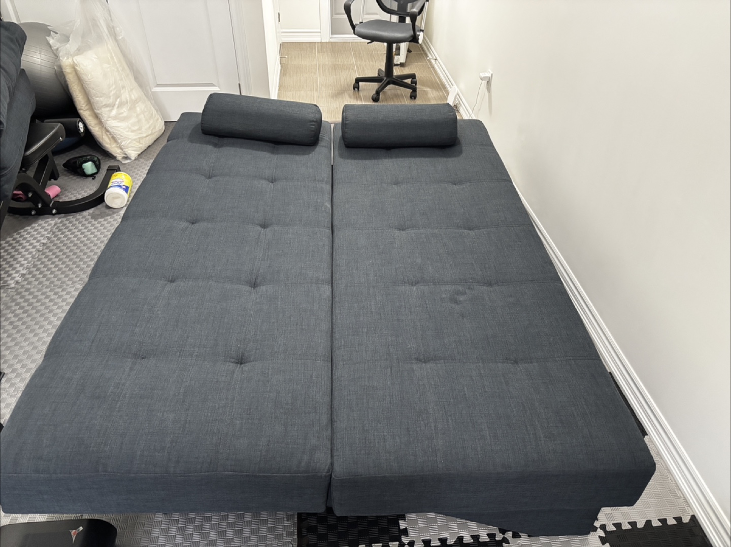 Couch / Bed - photo 4