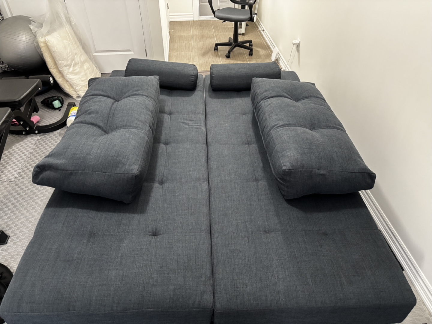 Couch / Bed - photo 3