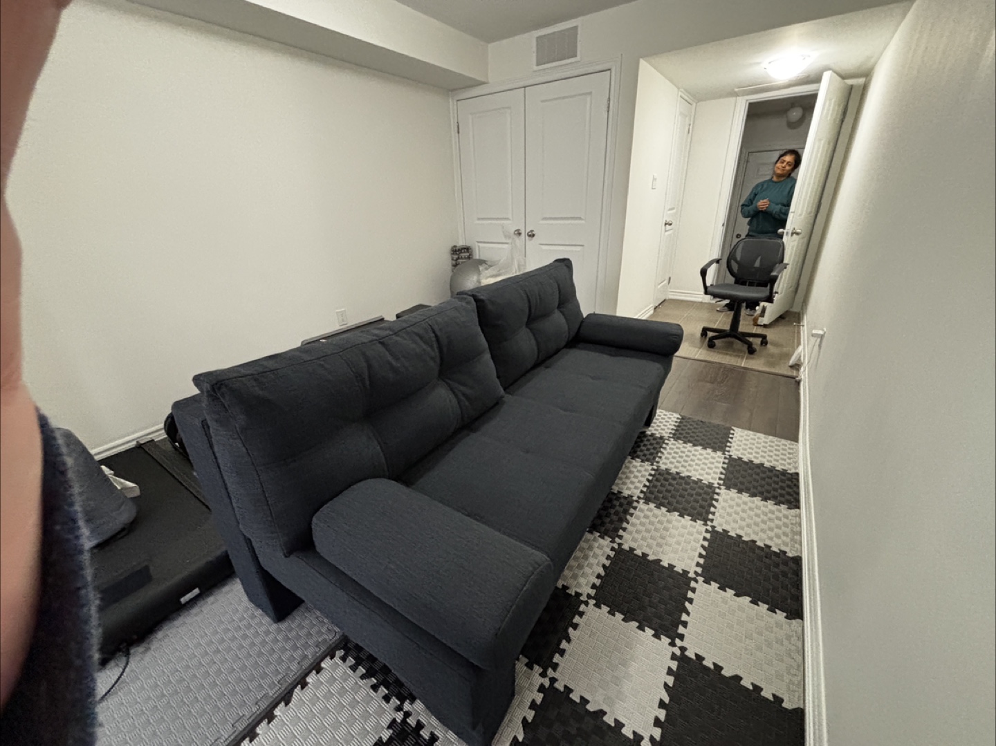 Couch / Bed - photo 5