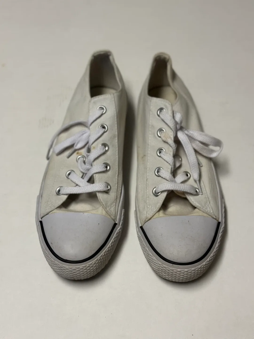 Airwalk White Canvas Sneakers - Size 11 thumbnail